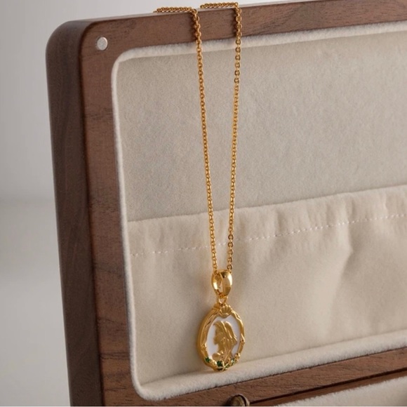 “Mermaid Profile & Tail” Cameo Silhouette Bubble Starfish Two-Way 18K Necklace - Picture 11 of 16